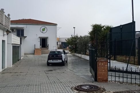 Impresionante-oferta-de-alquiler-disponible-en-carretera-de-Córdoba-cercano-a-Mercagranada-588AA144-11