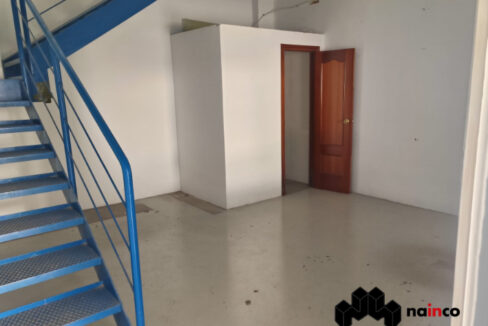 local-comercial-de-124m2-en-alquiler-calle-baza-del-poligono-juncaril-albolote-granada-2