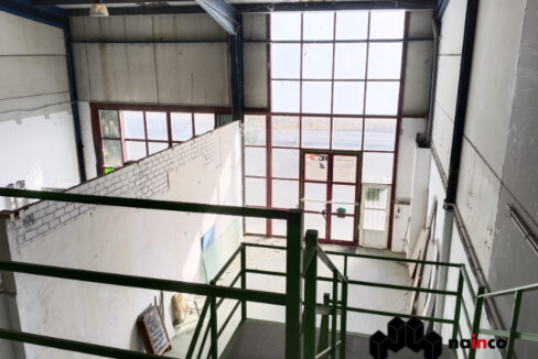 preciosa-nave-industrial-en-venta-en-el-poligono-el-fresno-con-350-m2-cuadrados-de-planta-mas-planta-alta-ref-110tt110-2