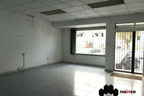 se-alquila-estupendo-local-comercial-con-148m2-disponible-en-calle-baza-del-poligono-juncaril-ref-660yu500-2