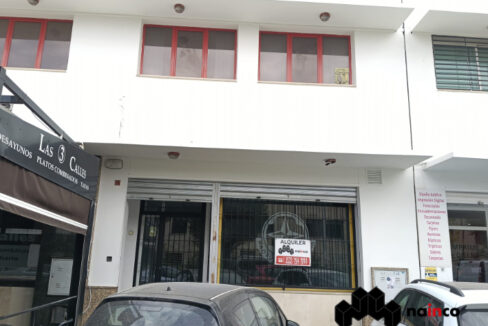 se-alquila-estupendo-local-comercial-con-148m2-disponible-en-calle-baza-del-poligono-juncaril-ref-660yu500