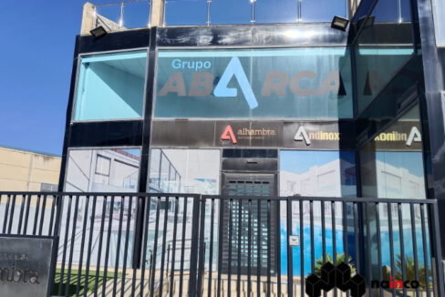 atencion-inversores-impresionante-nave-industrial-y-comercial-en-el-poligono-de-ogijares-cuenta-con-unos-270m2-de-planta-ref-235kp099-2