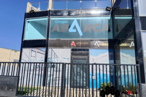 preciosa-nave-comercial-en-alhendin-con-160m2-totalmente-instalada-con-zona-de-exposicion-almacen-oficina-y-garaje-ref-234kp098