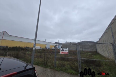 una-de-las-mejores-parcelas-industriales-disponibles-en-poligono-juncaril-haciendo-esquina-con-1321-m2-ref-573fv920-5